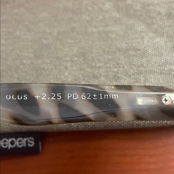 Peepers Gray Tortoise Glasses w case - Picture 3 of 5